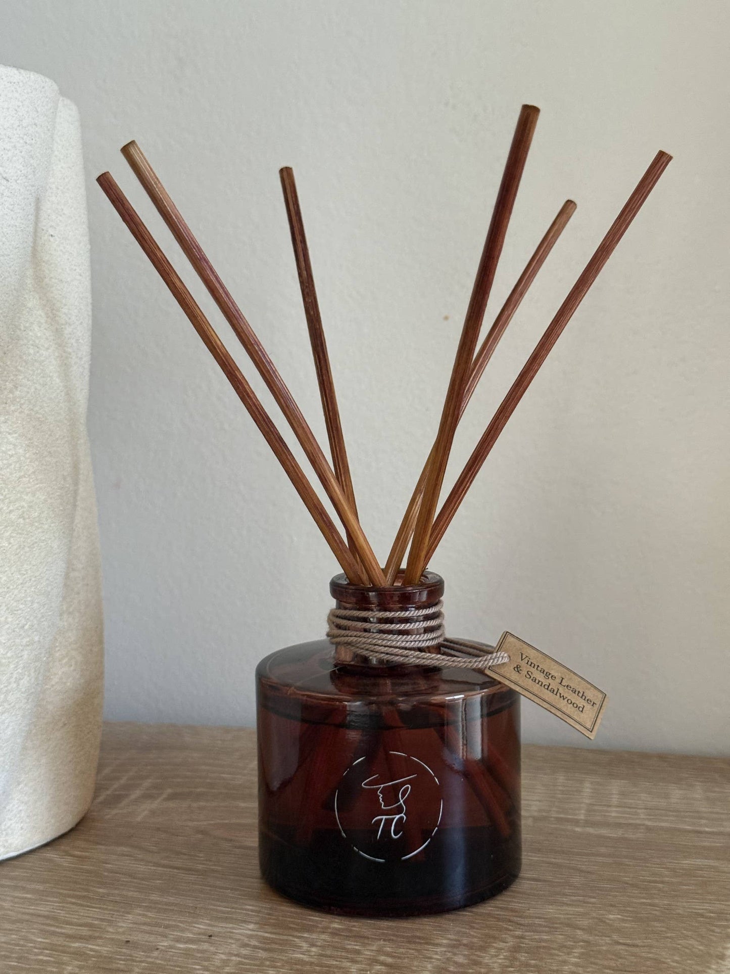 Vintage Leather & Sandalwood Reed Diffuser, Alcohol Free: 100ml